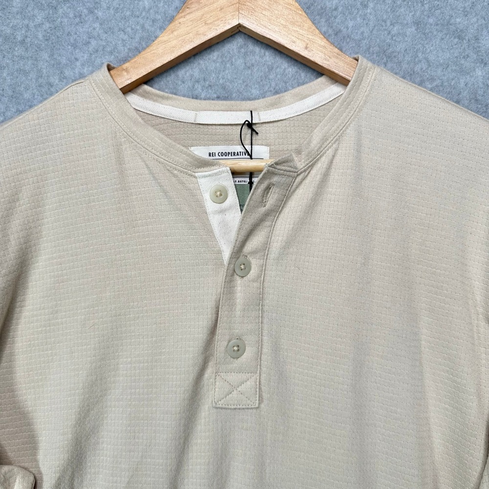 REI Co-op Mens Trailsmith Henley Shirt Ecru Beige Waffle Knit Large 236-310-0013